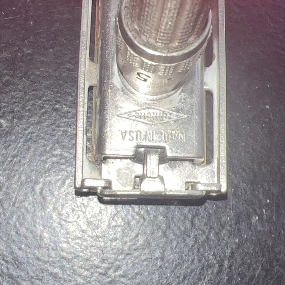 Vintage 1962 Gillette Slim Adjustable 1-9  DE Safety Razor H4 2 Razors Included